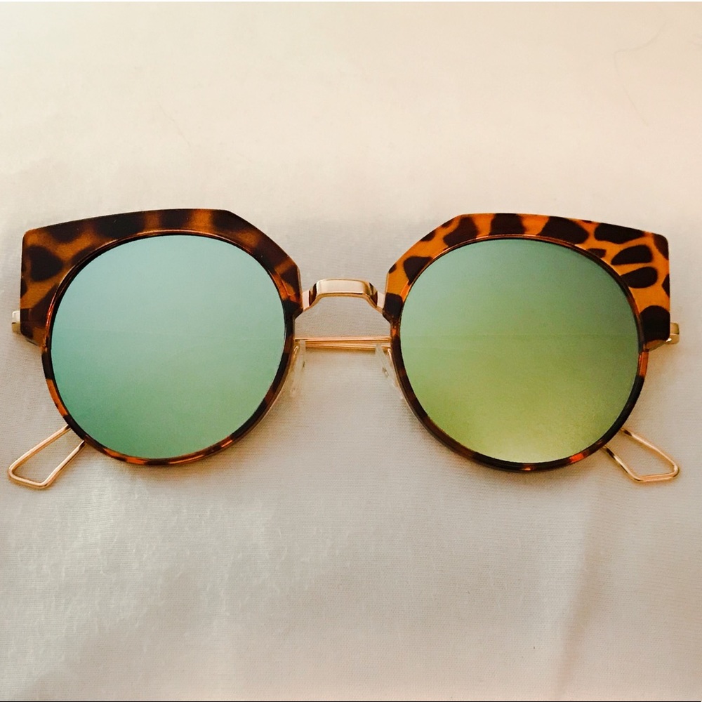 Sunglasses, tortoise frame reflective lens